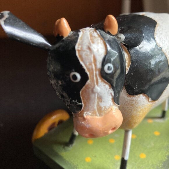 Vintage METAL COLLECTABLE  COW ON wheels by innovation "MES AMIS" COW PULL TOY - Picture 3 of 15